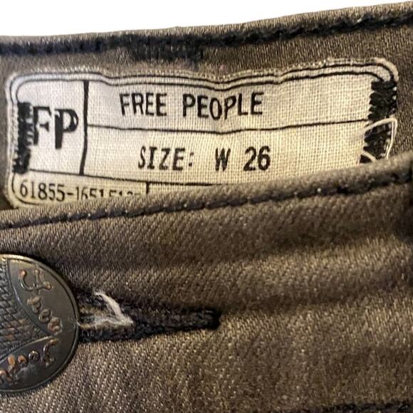 Free People We The Free Charcoal Gray Wash 5 Pocket Style Jeans Size 26 - Picture 3 of 9